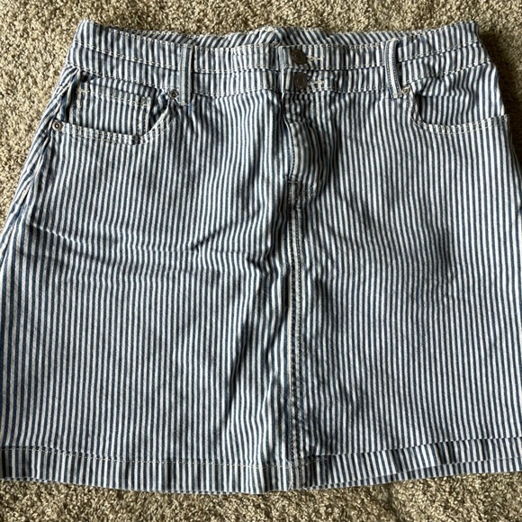 Maurice’s Hight Rise Double Button Skirt 💙🤍 - Picture 2 of 8